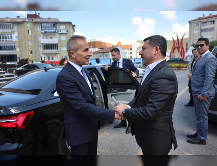 NEVŞEHİR VALİSİ HÜSEYİN KÖK’TEN BELEDİYE BAŞKANI RASİM ARI’YA İADE-İ ZİYARET