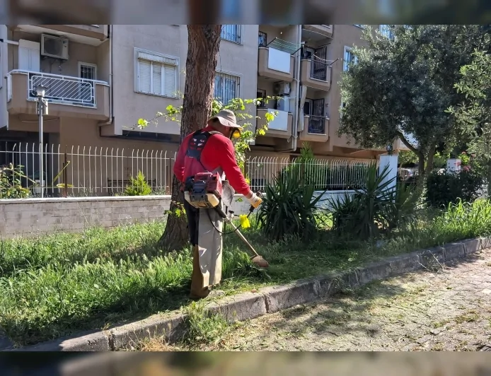 Efeler Belediyesi Yaz Öncesi Yeşil Alanlarda Yangın Riskine Karşı Kapsamlı Temizlik Başlattı