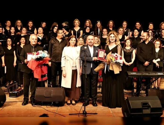Çorum Valisi Ali Çalgan Türk Sanat ve Halk Müziği Koroları Konserinde Sanatçılarla Buluştu