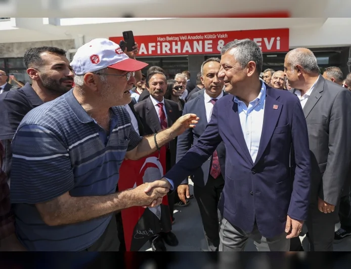 CHP LİDERİ ÖZGÜR ÖZEL: “SARAYIN KUMPASINI CANLARIN SEVGİSİ, MÜCADELESİ VE SAHİP ÇIKIŞI YENECEK”