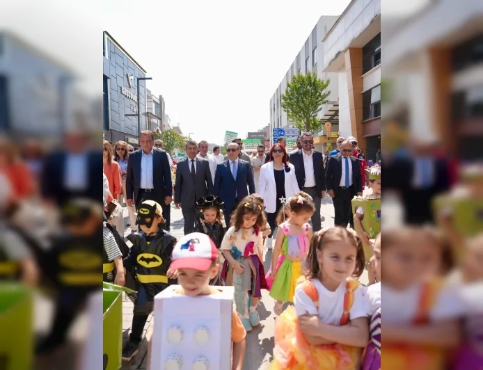 DÜZCE’DE DÜNYA ÇEVRE GÜNÜ VE TÜRKİYE ÇEVRE HAFTASI KAPSAMINDA ATIK PİL YARIŞMASI ÖDÜL TÖRENİ VE KORTEJ YÜRÜYÜŞÜ GERÇEKLEŞTİRİLDİ