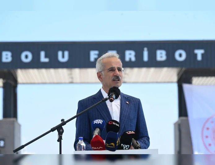 Ulaştırma ve Altyapı Bakanı Abdulkadir Uraloğlu: “Gelibolu Yeni Feribot İskelesi Lapseki-Gelibolu Hattına Yepyeni Bir Soluk Getirecek”