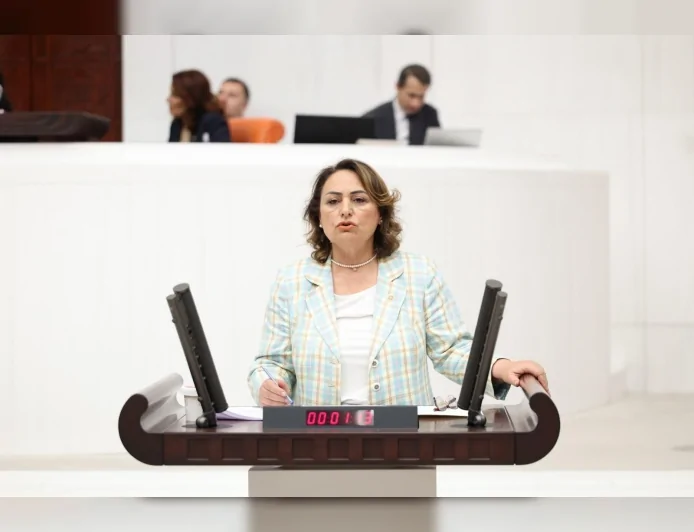 TBMM Başkanlık Divanı Üyesi CHP Adana Milletvekili Dr. Müzeyyen Şevkin: “Barbaros Mahallesi’ndeki hak sahipleri evlerine kavuşmayı bekliyor”