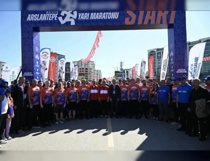 Malatya’da Uluslararası Arslantepe Yarı Maratonu Halk Koşusu Yoğun Katılımla Gerçekleştirildi