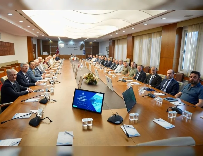 İZMİR VALİSİ ELBAN BAŞKANLIĞINDA EGE ÜNİVERSİTESİ DANIŞMA KURULU TOPLANTISINDA GELECEK HEDEFLER VE KURUMSAL GELİŞİM BAŞLIKLARI ELE ALINDI