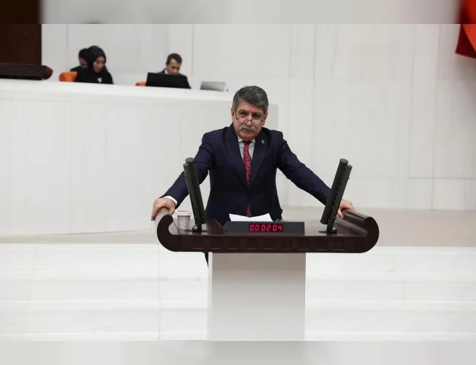 CHP Kocaeli Milletvekili Prof. Dr. Mühip Kanko: “Vatandaş İlk Dört Ayda Bankalara 480 Milyar Lira Faiz Ödedi”