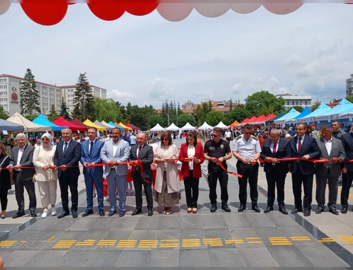 Çorum Valisi Ali Çalgan: “Halk Eğitim Kursları Hem Ev Ekonomisine Hem Toplumsal Gelişime Katkı Sunuyor”