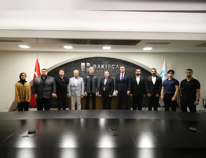 TÜRK KIZILAY İZMİR İL MERKEZİ İLE BAKIRÇAY ÜNİVERSİTESİ ARASINDA ÖĞRENCİLERE YÖNELİK KIZILAY BUTİK İŞ BİRLİĞİ PROTOKOLÜ İMZALANDI