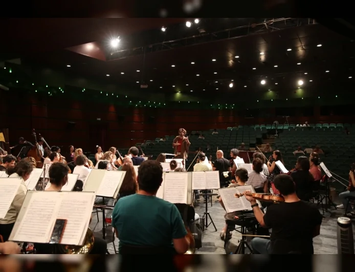 ESKİŞEHİR ULUSLARARASI GÜRER AYKAL ORKESTRA ŞEFLİĞİ YARIŞMASINDA SEKİZ ŞEF İKİNCİ AŞAMAYA YÜKSELDİ KLASİK MÜZİKTE ULUSLARARASI REKABET ATATÜRK KÜLTÜR SANAT MERKEZİ’NDE SÜRÜYOR
