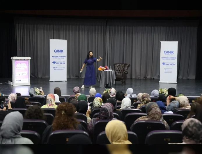 Canik Belediyesi’nin Düzenlediği “Geleneksel Yöntemlerle Kadim Şifanın İzinde” Konferansı Yoğun İlgi Gördü