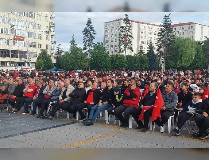 Çorum’da Kadeş Barış Meydanı Milli Maç Heyecanına Sahne Oldu Türkiye Avustralya’ya 2-0 Mağlup Oldu