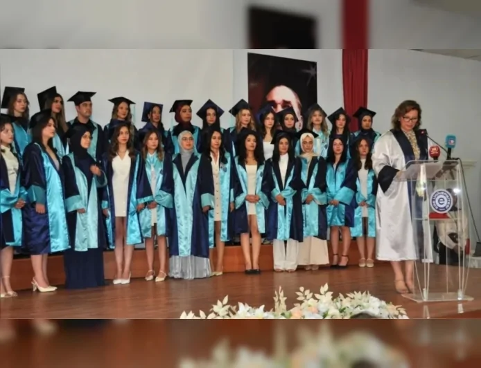 EÜ Ödemiş Sağlık Bilimleri Fakültesi Çocuk Gelişimi Bölümü Mezunlarını Coşkulu Törenle Uğurladı