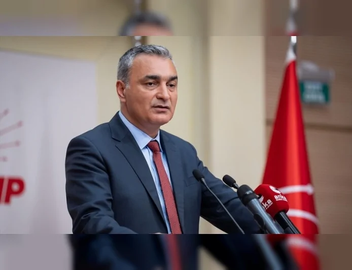 CHP Genel Başkan Yardımcısı Müslim Sarı: “Hak Arayan ve Emeğinin Karşılığını İsteyen Öğretmenlerimizin Yanındayız”