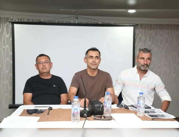 Ferhatoğlu Edremit Belediyesi Gürespor’da Serdar Akgül yeniden başkan seçildi ve güven tazeledi