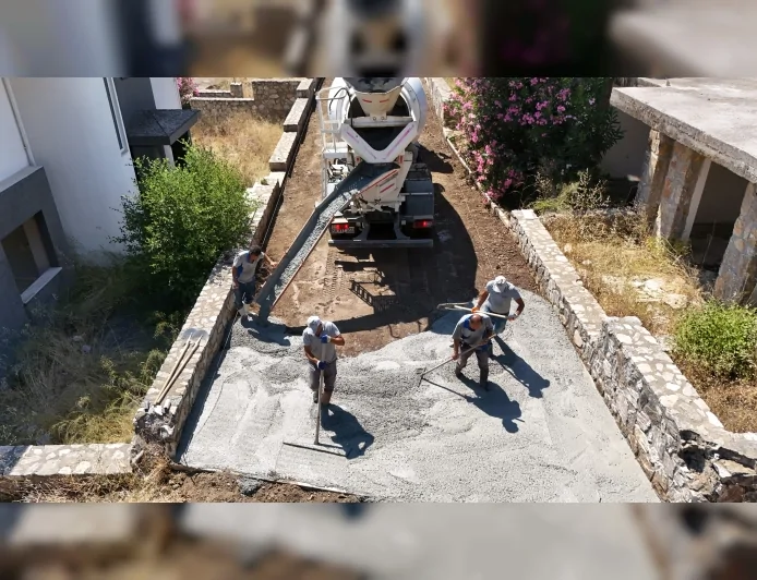 Marmaris’te Yol ve Bisiklet Yolu Çalışmaları Hız Kazandı Beldibi’nde 5 Bin 600 Metrekarelik Beton Yol Yapılıyor