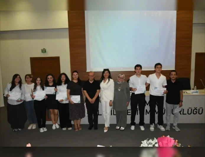 İzmir’de Anadolu Mektebi Yazar Okumaları İl Panellerinde Gençler Usta Kalemleri Anlattı
