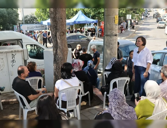 Karabağlar Belediye Başkanı Helil Kınay YKS Heyecanını Ailelerle Paylaştı ve Öğrencilere Başarı Diledi