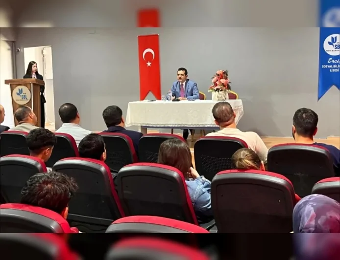 Basın İlan Kurumu Van Bölge Müdürü Kenan Tokgöz: “Ben Bugün Sizlere Mesleğimi Anlattım Ama Siz Bana Geleceği Anlattınız”