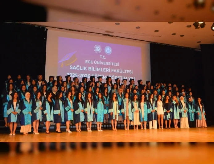 Ege Üniversitesi Sağlık Bilimleri Fakültesi Mezunlarını Törenle Uğurladı, Yeni Sağlık Profesyonelleri Göreve Hazır