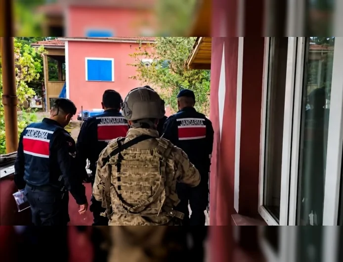 İçişleri Bakanlığı koordinesinde 5 ilde düzenlenen uyuşturucu operasyonlarında 341 şüpheli yakalandı