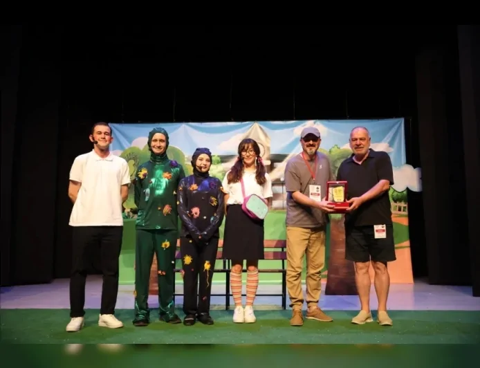 Giresun Belediyesi Şehir Tiyatrosu “Mikropla Savaş” Oyunu ile Ordu’daki Festivalde Çocuklardan Yoğun İlgi Gördü