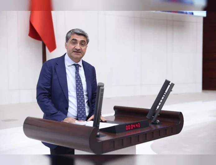DEVA Partisi Genel Başkan Yardımcısı Mehmet Emin Ekmen: “Muz üreticisi ile market fiyatı arasındaki makas sürdürülemez noktada”