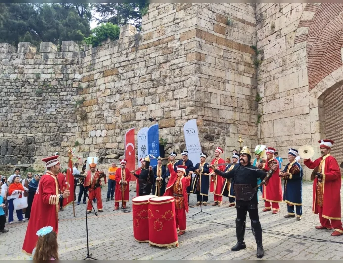Bursa’nın Fethi’nin 700’üncü Yılında Mehter Coşkusu Saltanat Kapı’da Vatandaşlarla Buluştu