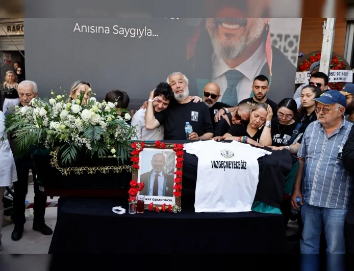 İzmir Büyükşehir Belediye Başkanı Dr. Cemil Tugay, Özkan Yücel’e Son Görevini Yerine Getirdi