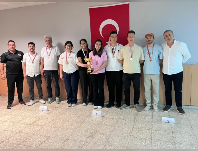 Başiskele Belediyesi Genc-i Âlâ Satranç Takımı Kocaeli İl-Yöre Yarışmaları'nda Şampiyon Oldu