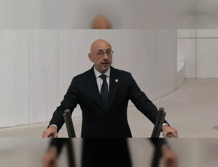 İYİ PARTİ TBMM GRUP BAŞKANVEKİLİ UĞUR POYRAZ: “HANGİ PARTİDEN OLURSA OLSUN BU DEĞERLERE İNANAN TÜM MİLLETVEKİLLERİNİ BAYRAK AÇMAYA DAVET EDİYORUM”