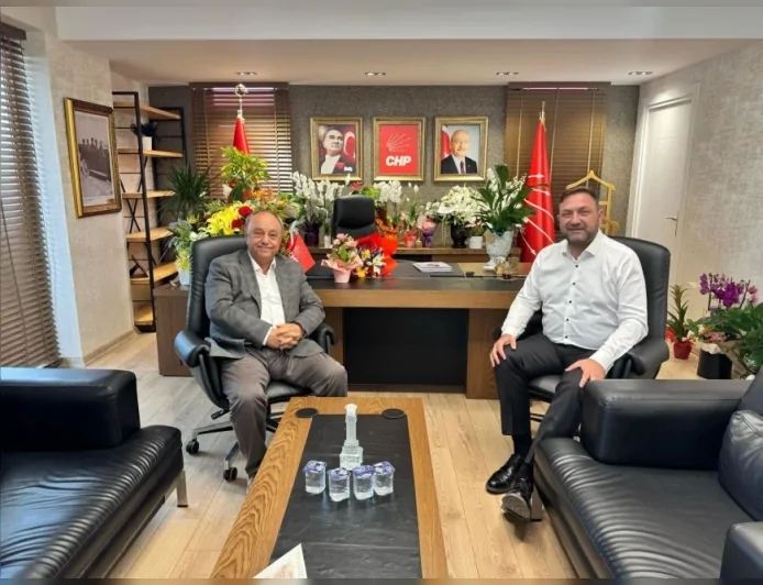 CHP İzmir İl Başkanı Utku Gümrükçü: “102 yıllık koca çınar, milletimizin tek kurtuluş adresidir CHP'ye sahip çıkmak vatana ve Cumhuriyet'e sahip çıkmaktır”