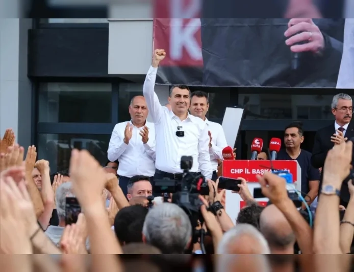 CHP Adana İl Başkanı Anıl Tanburoğlu: “Bize Bina Değil, Halk Lazım Muhalefet Değil, İktidar Lazım”