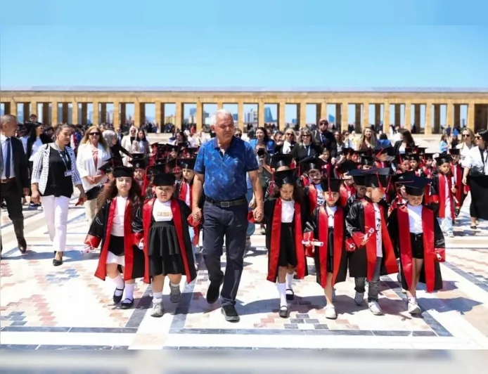 Mamak Belediye Başkanı Veli Gündüz Şahin: “Karne Sevincini Miniklerle Birlikte Anıtkabir Ziyaretiyle Taçlandırdı”