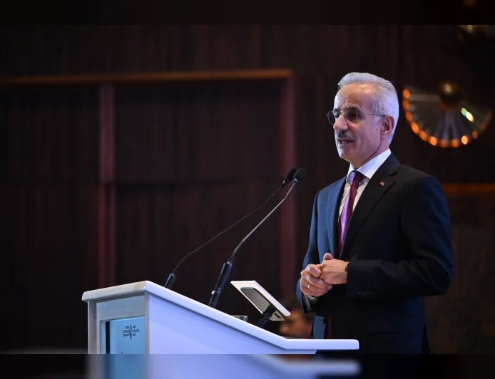 ULAŞTIRMA VE ALTYAPI BAKANI ABDULKADİR URALOĞLU: “HÜRMÜZ BOĞAZI VE BASRA KÖRFEZİ'NDE BEKLEYEN 15 GEMİMİZ GÜVENLE BÖLGEDEN AYRILDI”