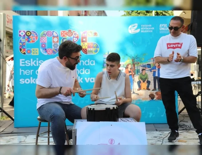 Eskişehir Büyükşehir Belediyesi’nin 26 Haziran etkinliklerinde müzik, indirim kampanyaları ve dayanışma aynı gün buluştu
