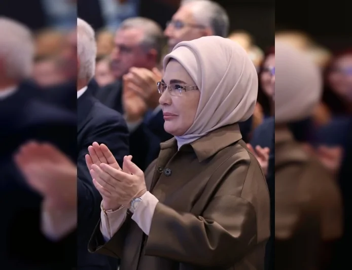 CUMHURBAŞKANI EŞİ EMİNE ERDOĞAN: “AK PARTİ’NİN YENİ YOL HARİTASI MİLLETİMİZE HİZMET YOLCULUĞUNU GÜÇLENDİRSİN”