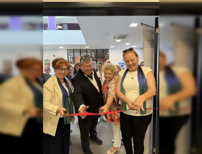 GÖZ VAKFI BAYRAMPAŞA GÖZ HASTANESİ SERGİ SALONUNDA “BU YÜK HEPİMİZE AĞIR” SERGİSİ SANATSEVERLERLE BULUŞTU