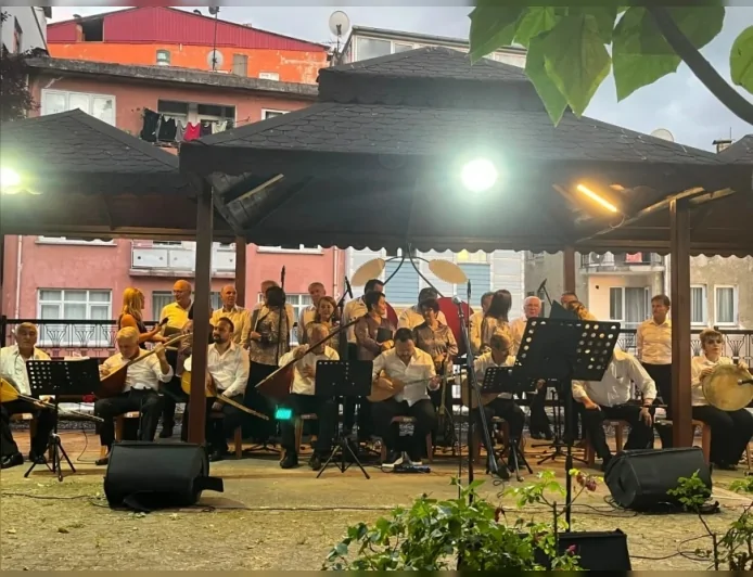 Giresun Müzik Dostları Derneği Türk Halk Müziği Konseriyle Millet Bahçesi'nde Müzikseverlere Unutulmaz Bir Gece Yaşattı