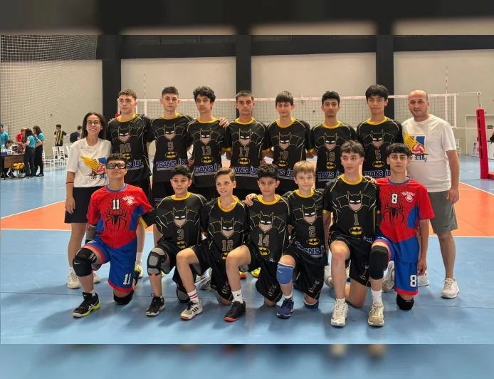 AKHİSAR GENÇLİK VE SPOR KULÜBÜ TÜRKİYE KÜÇÜK ERKEKLER VOLEYBOL ŞAMPİYONASI’NDA İLK 16’YA GİRDİ