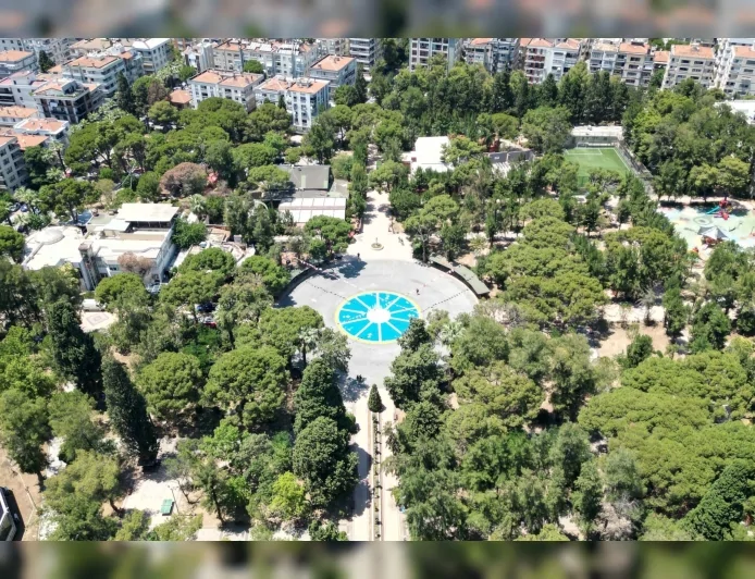 BORNOVA BELEDİYESİ BÜYÜKPARK KURU HAVUZUNU “KUZEY YILDIZI” MOTİFİYLE YENİLEYEREK KENTE ESTETİK KATTI