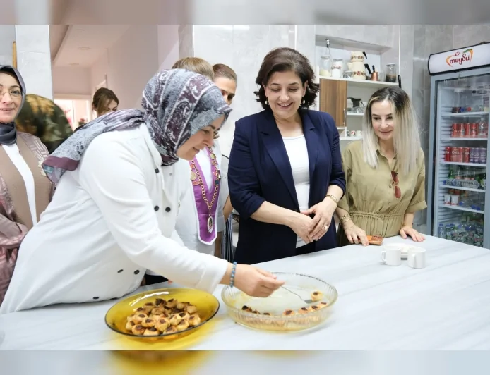 SÜREYYA YAVUZ HANIMEFENDİ'DEN KADIN GİRİŞİMCİLERE DESTEK ZİYARETİ