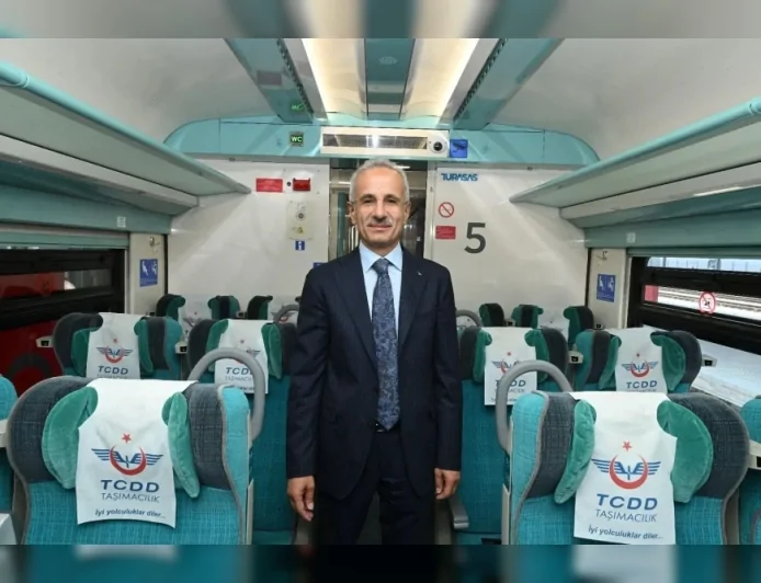 Ulaştırma ve Altyapı Bakanı Abdulkadir Uraloğlu: “Ankara-Sivas YHT Hattı’nda yaz döneminde 36 bin 168 kişilik ek kapasite sağlayacağız”