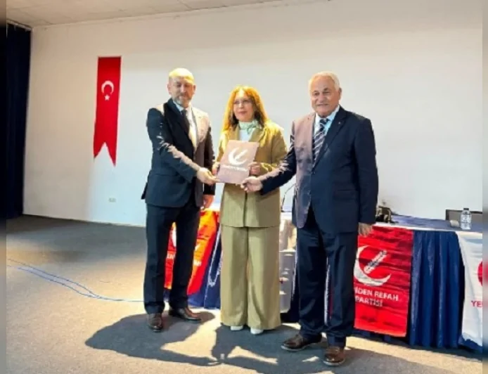 Yeniden Refah Partisi Çorum İl Başkanlığı'nda Kadın Kolları Başkanlığı görevini Naile Demir devraldı