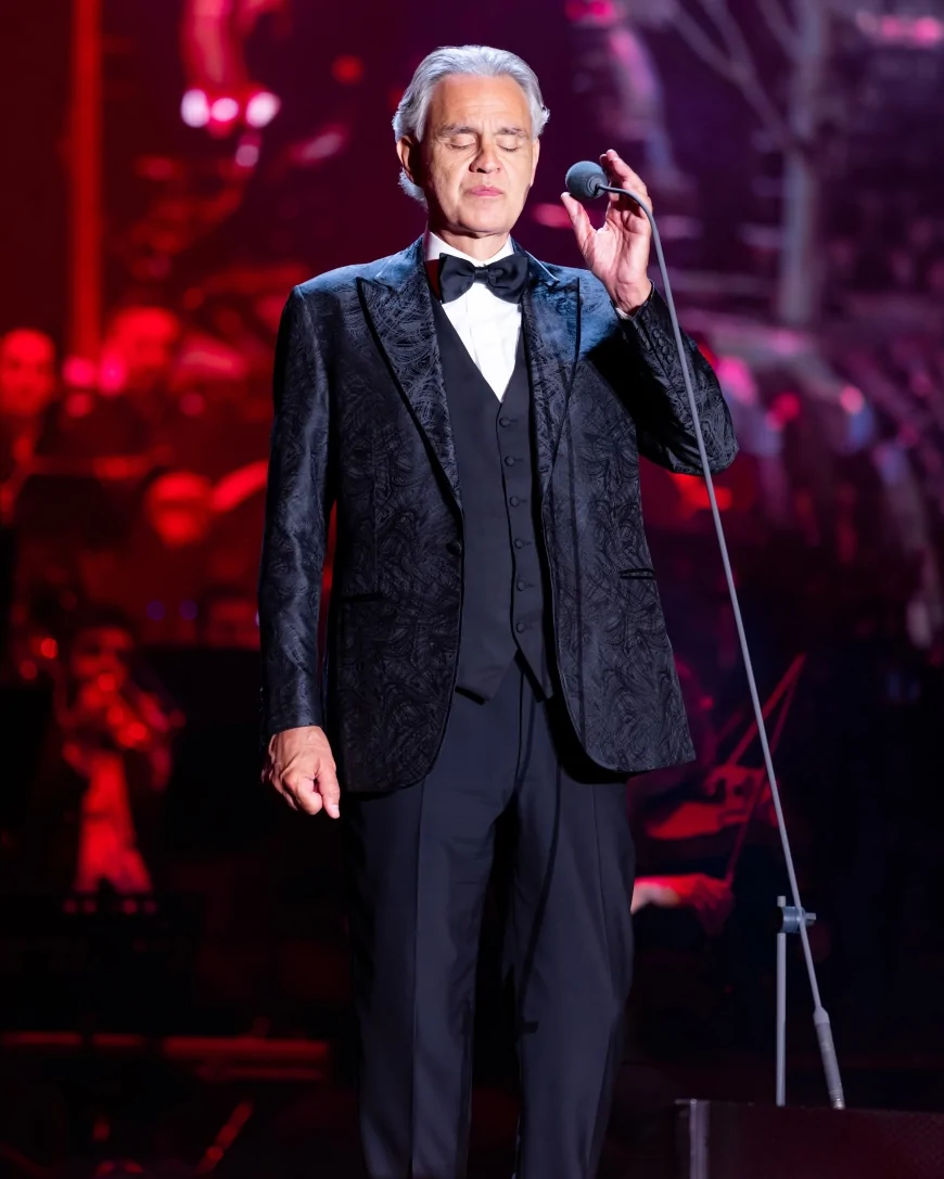 Dünyaca Ünlü İtalyan Tenor Andrea Bocelli Romanza Turnesi Kapsamında İstanbul'da Sahne Aldı