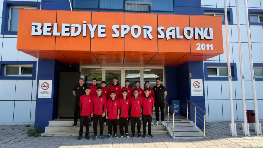 İNEGÖL BELEDİYESPOR MİDİ ERKEKLER VOLEYBOL TAKIMI ESKİŞEHİR’DE TÜRKİYE ŞAMPİYONASI FİNALLERİNDE MÜCADELE EDECEK