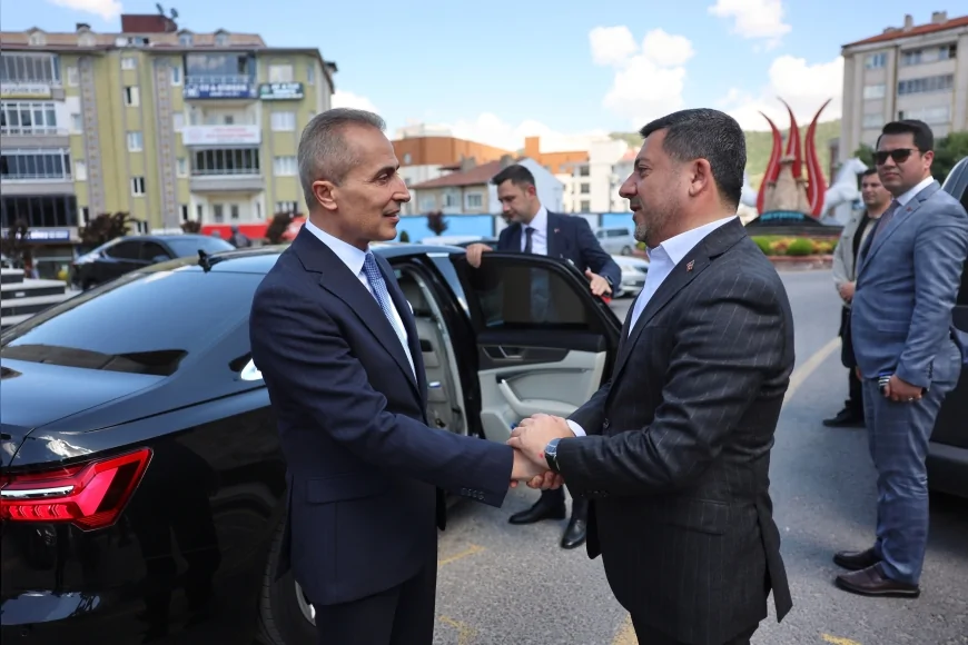 NEVŞEHİR VALİSİ HÜSEYİN KÖK’TEN BELEDİYE BAŞKANI RASİM ARI’YA İADE-İ ZİYARET