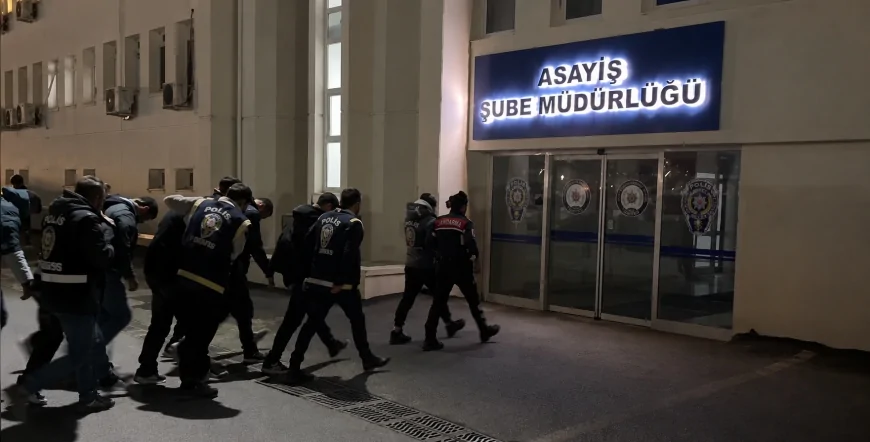 İçişleri Bakanlığı: “17 İlde Düzenlenen Operasyonlarda 985 Milyon TL’yi Aşkın Dolandırıcılık Tespit Edildi, 503 Şüpheli Yakalandı”