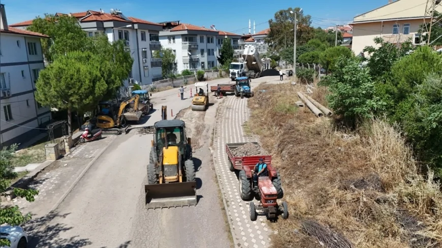 Ayvalık Belediye Başkanı Mesut Ergin: “Doğalgaz Nedeniyle Zarar Gören Yol ve Kaldırımlara En Kısa Sürede Müdahale Ediyoruz”