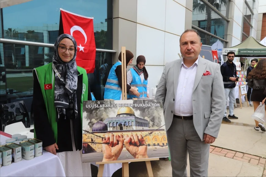 İzmir Bakırçay Üniversitesi’nde Filistin ve Doğu Türkistan İçin Hayır Çarşısı Düzenlendi