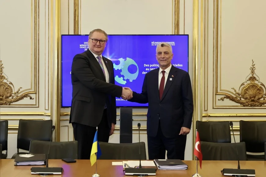 Ticaret Bakanı Prof. Dr. Ömer Bolat Paris’te OECD temaslarında ticaret diplomasisini güçlendirdi